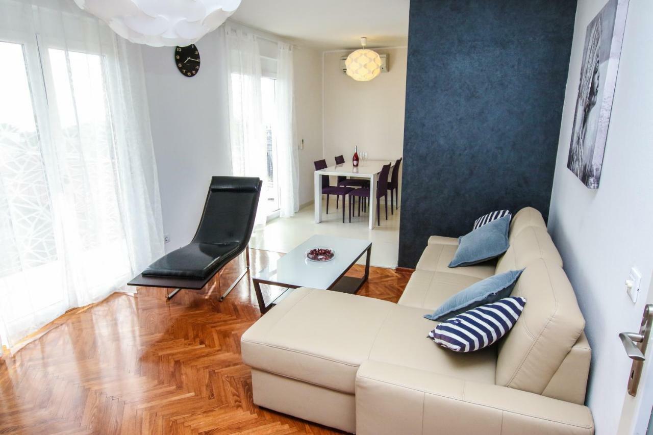 Family Beach Apartments Peroj Exterior foto