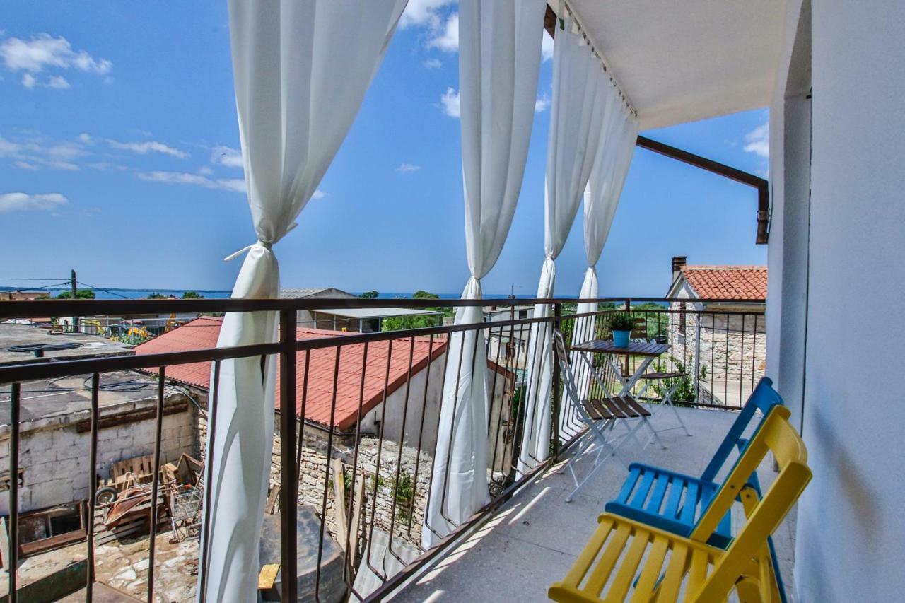 Family Beach Apartments Peroj Exterior foto